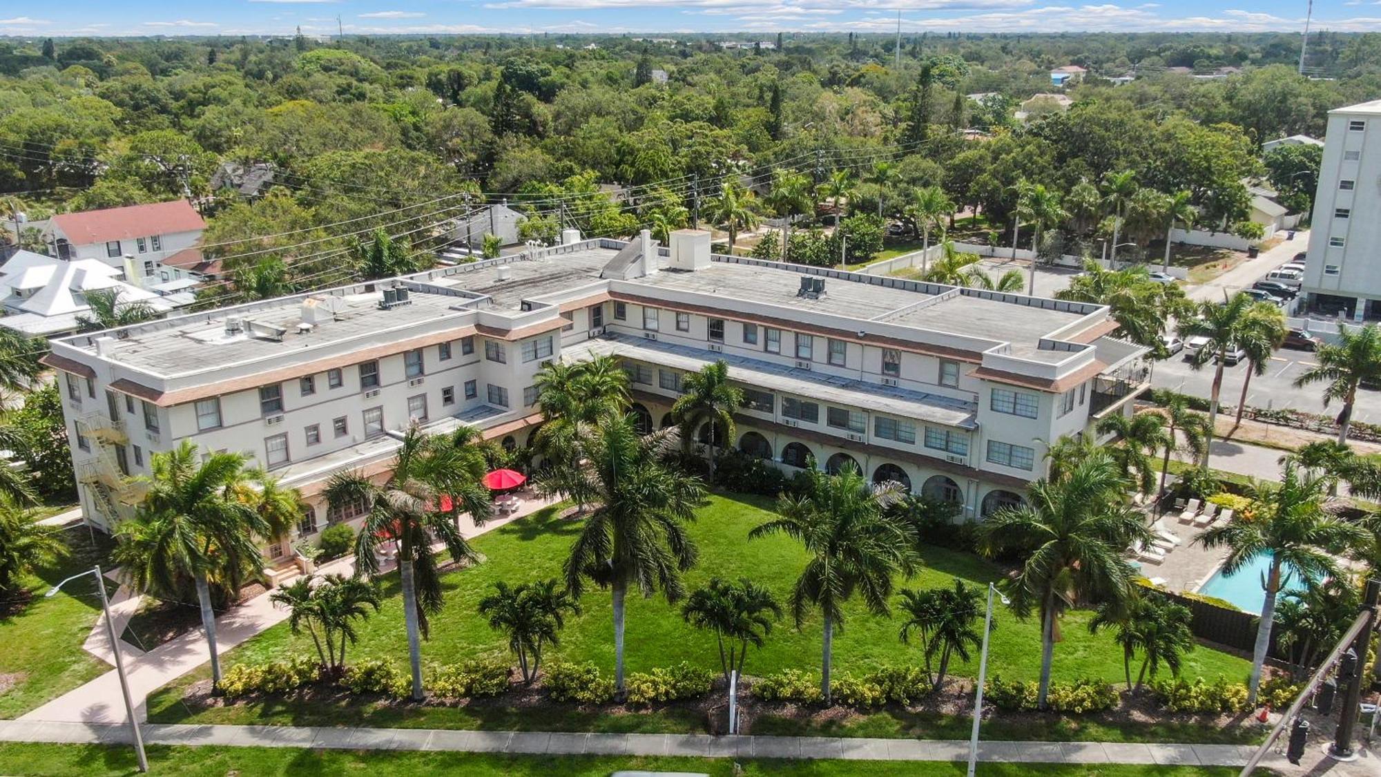 Crystal Bay Historic Hotel St. Petersburg Exterior photo